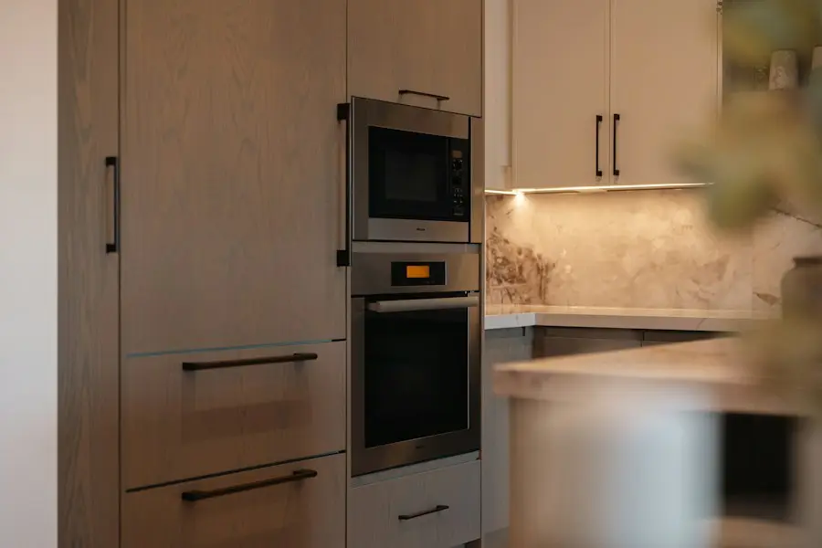 Colonna da cucina con forno da incasso e microonde